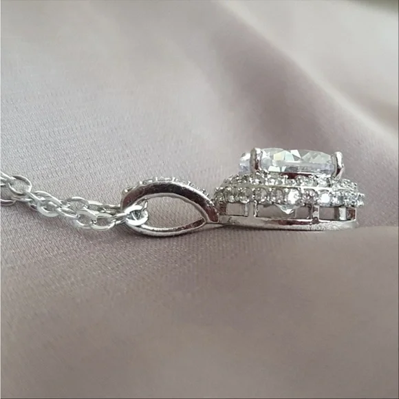 Classic Shiny Round Pendant Necklace - Picture 3 of 3